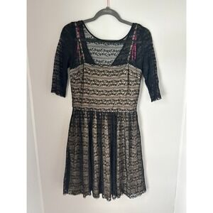 Betsy Johnson Black Lace Sheath Dress Nude Lining V Neck 3/4 Sleeve Size S